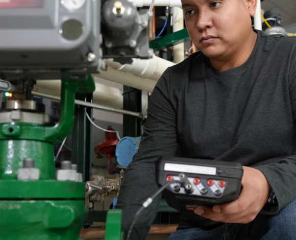 Instrumentation student working in lab in Waco
