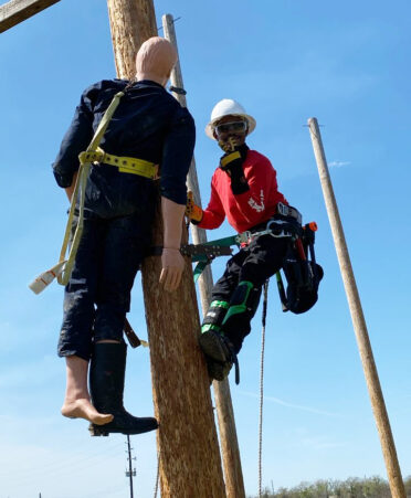 Lineworker Angelo Larkins