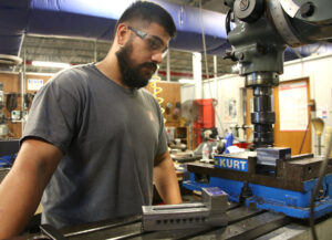 2R7A7127 1 1 300x217 - TSTC programs elevate students’ potential for future success in manufacturing
