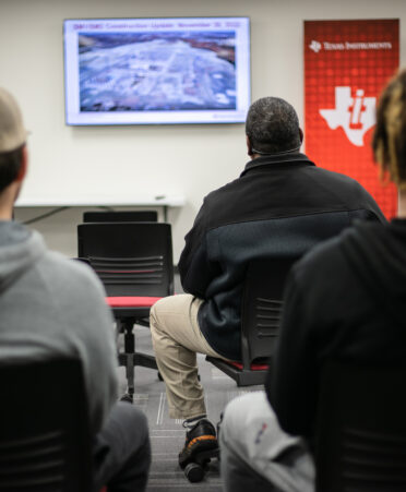 2S0A0215 372x451 - Texas Instruments reps visit TSTC’s North Texas campus