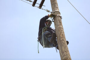 TSTC Electrical Lineworker student climbs high in pursuit of new career 2R7A7833 300x200 - TSTC Electrical Lineworker student climbs high in pursuit of new career