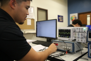 Uncle’s advice sparks TSTC student’s journey into Mechatronics Technology program 2R7A2259 300x200 - Uncle’s advice sparks TSTC student’s journey into Mechatronics Technology program