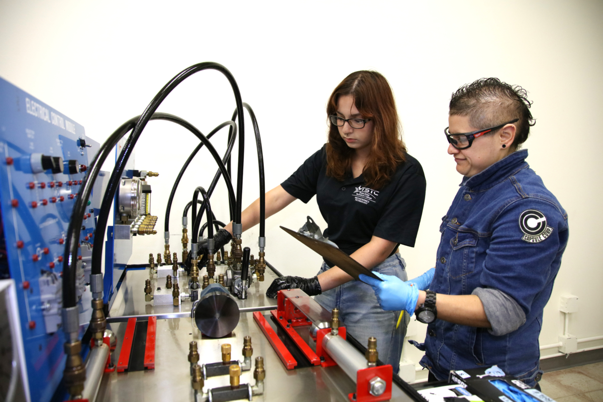 Students develop engineering mindsets in TSTC’s Mechatronics Technology ...