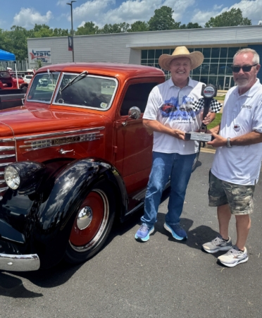A 1939 Diamond T pickup truck owned by Lindale resident Henry J. Reid (left) won Best of Show at TSTC’s third annual Car Show in Marshall. TSTC campus provost Bart Day (right) tasked students from several TSTC programs with handcrafting the show’s trophies. (Photo courtesy of TSTC.)