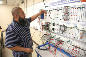 2R7A7063 300x200 - TSTC student builds on past job experience to power a future in renewable energy