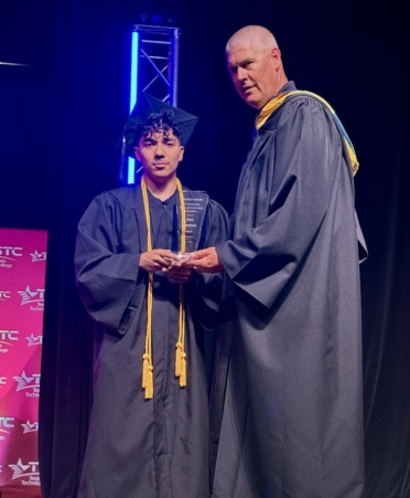 Axel Mendoza (left), a Drafting and Design graduate from TSTC’s North Texas campus, recently received the Provost’s Award from campus provost Marcus Balch. (Photo courtesy of TSTC.)