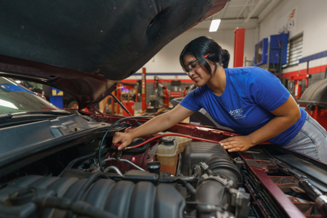 TSTC student working on a car