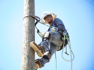 2R7A1599 1 300x225 - TSTC Electrical Lineworker student charges ahead to join family legacy