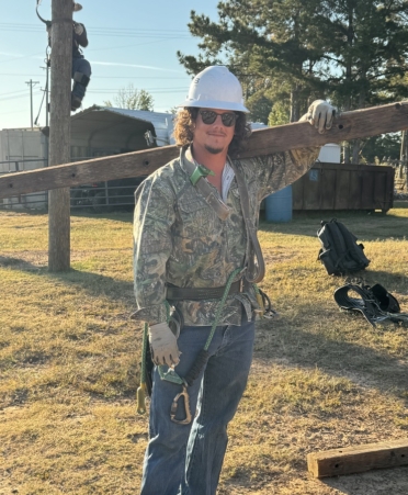 Jesse Staples Jesse Staples, an Electrical Lineworker and Management student at Texas State Technical College’s Marshall campus, was inspired to become a lineman by his friends after serving in the U.S. Marine Corps for four years. (Photo courtesy of TSTC.)