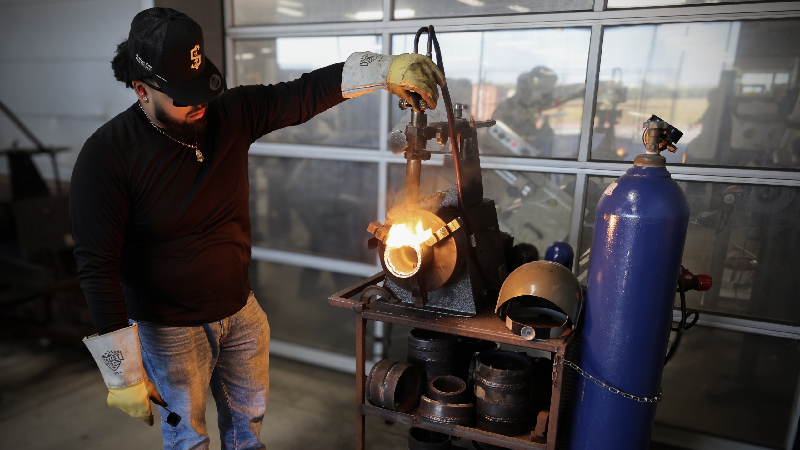 Featured - Welding | TSTC Welding Student Strikes a New Arc After Injury (Brian Lucero) featured welding 8F5A0034 copy scaled - Featured - Welding | TSTC Welding Student Strikes a New Arc After Injury (Brian Lucero)