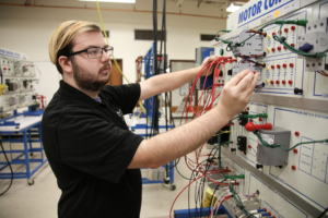 2R7A0405 300x200 - Hands-on curiosity paved the way for TSTC Mechatronics graduate