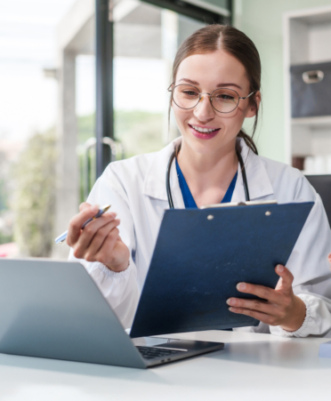 Caucasian woman sits at a desk, kidney model, gallstones, glomer Texas State Technical College’s Health Information Technology program prepares students on how to protect patient data by identifying cybersecurity threats and applying privacy and compliance standards in real-world health care scenarios.