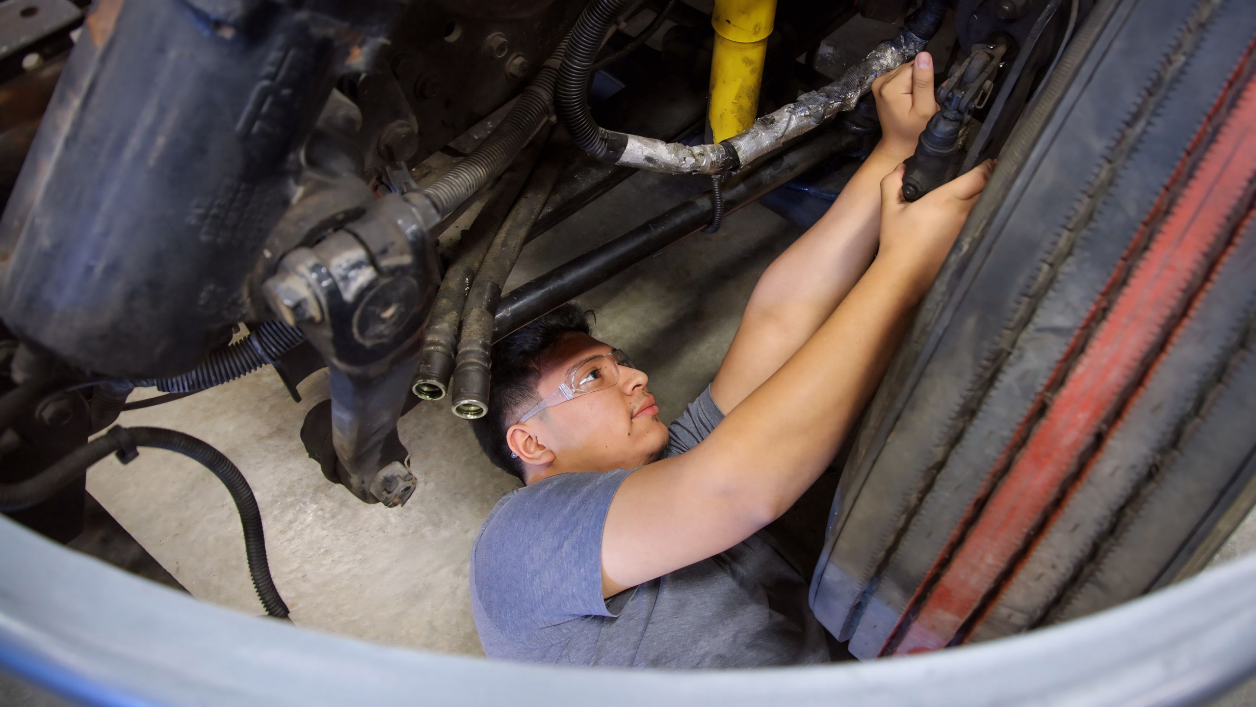 diesel feature266460 scaled - Featured - Diesel | Two Paths, One Program: Siblings find their calling in Diesel Equipment