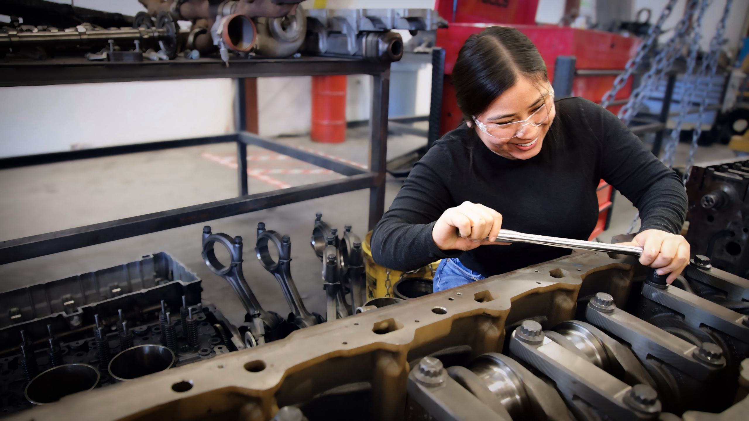 diesel feature266462 scaled - Featured - Diesel | Two Paths, One Program: Siblings find their calling in Diesel Equipment