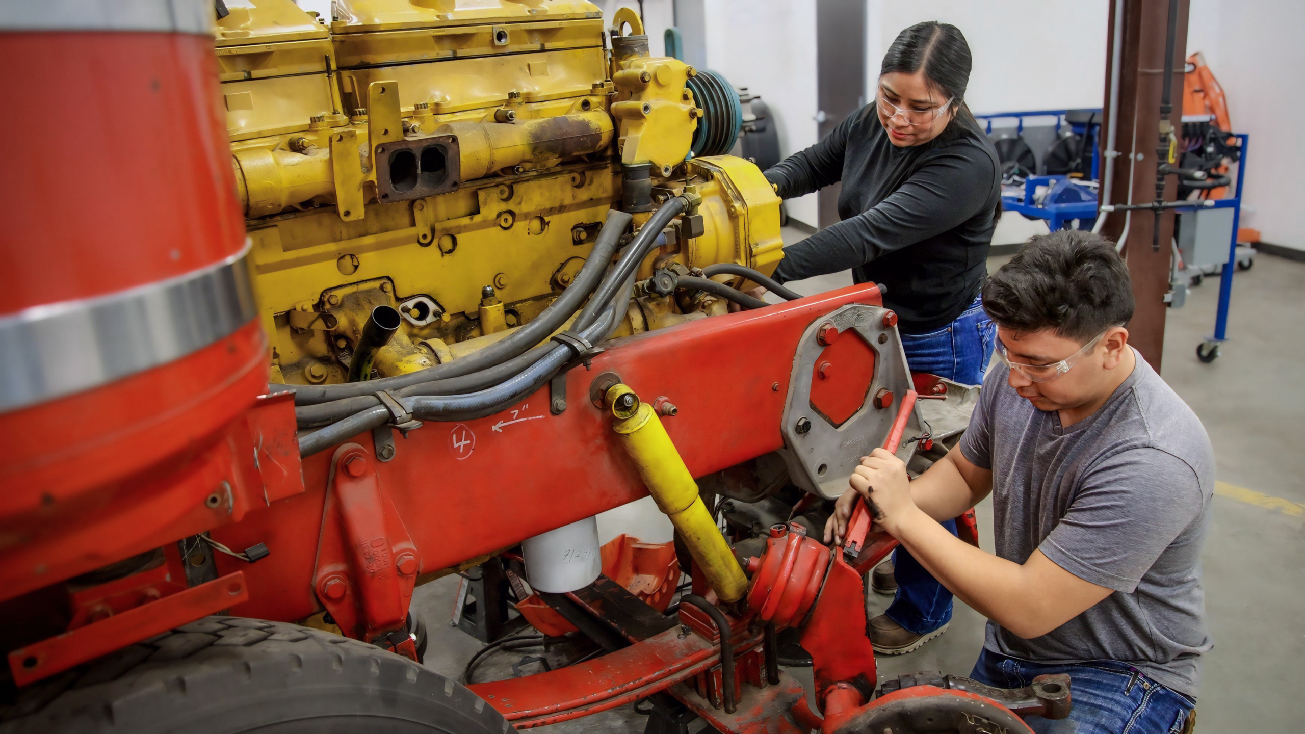 diesel feature266463 scaled - Featured - Diesel | Two Paths, One Program: Siblings find their calling in Diesel Equipment