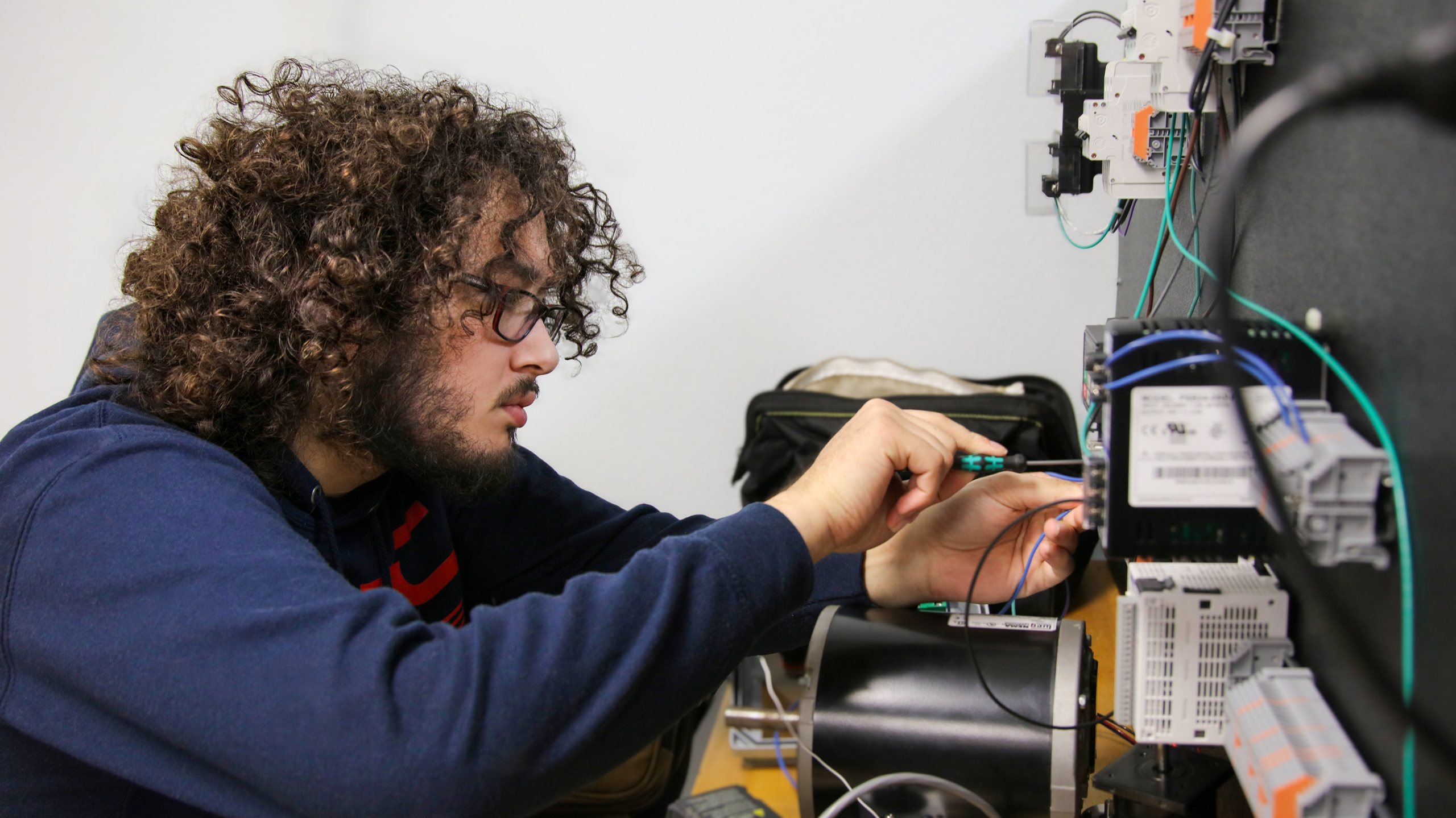 featured automation03 copy scaled - Featured - Automation | Nontraditional Students Rebuild Their Careers