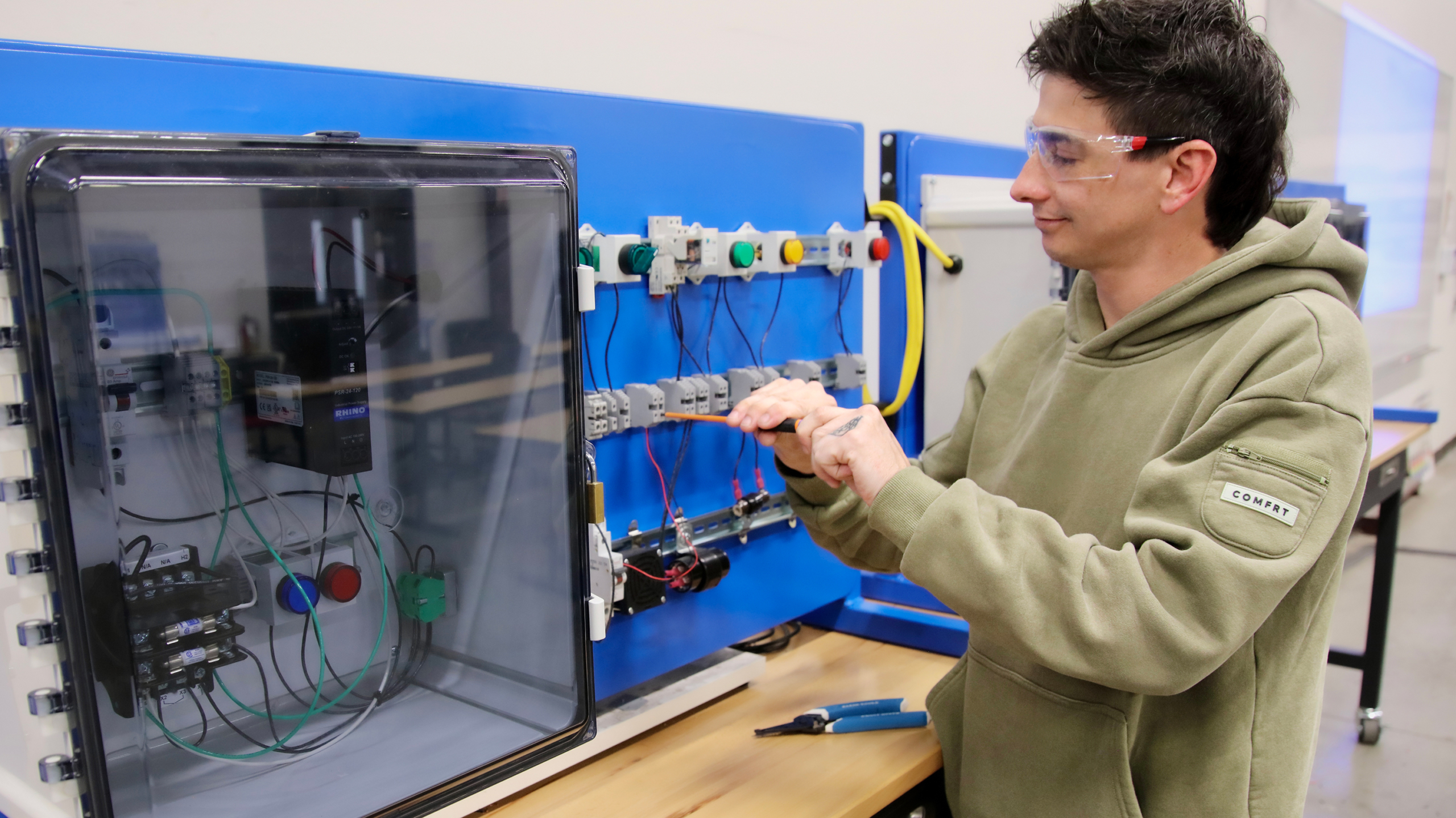 feature datacenters 2 scaled - Featured - Datacenters | Disabled Navy Veteran Rediscovers His Confidence