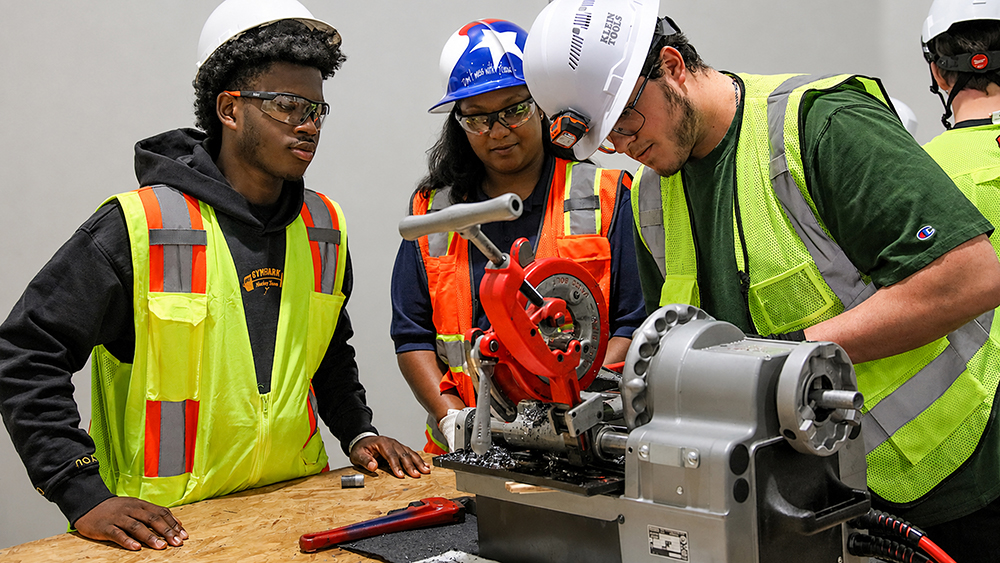 Featured | TSTC's Electrical Construction Program Answers a Growing Workforce Demand Feature electricalcons03 - Featured | TSTC's Electrical Construction Program Answers a Growing Workforce Demand