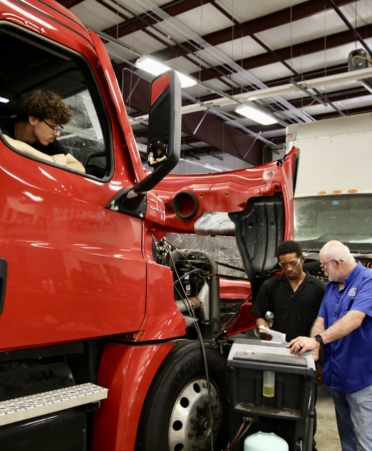 Peterbilt Motor Co. Peterbilt Motors Co. is offering Peterbilt Academy, the company’s library of interactive learning resources, to students in Texas State Technical College’s statewide Diesel Equipment program. (Photo courtesy of TSTC.)