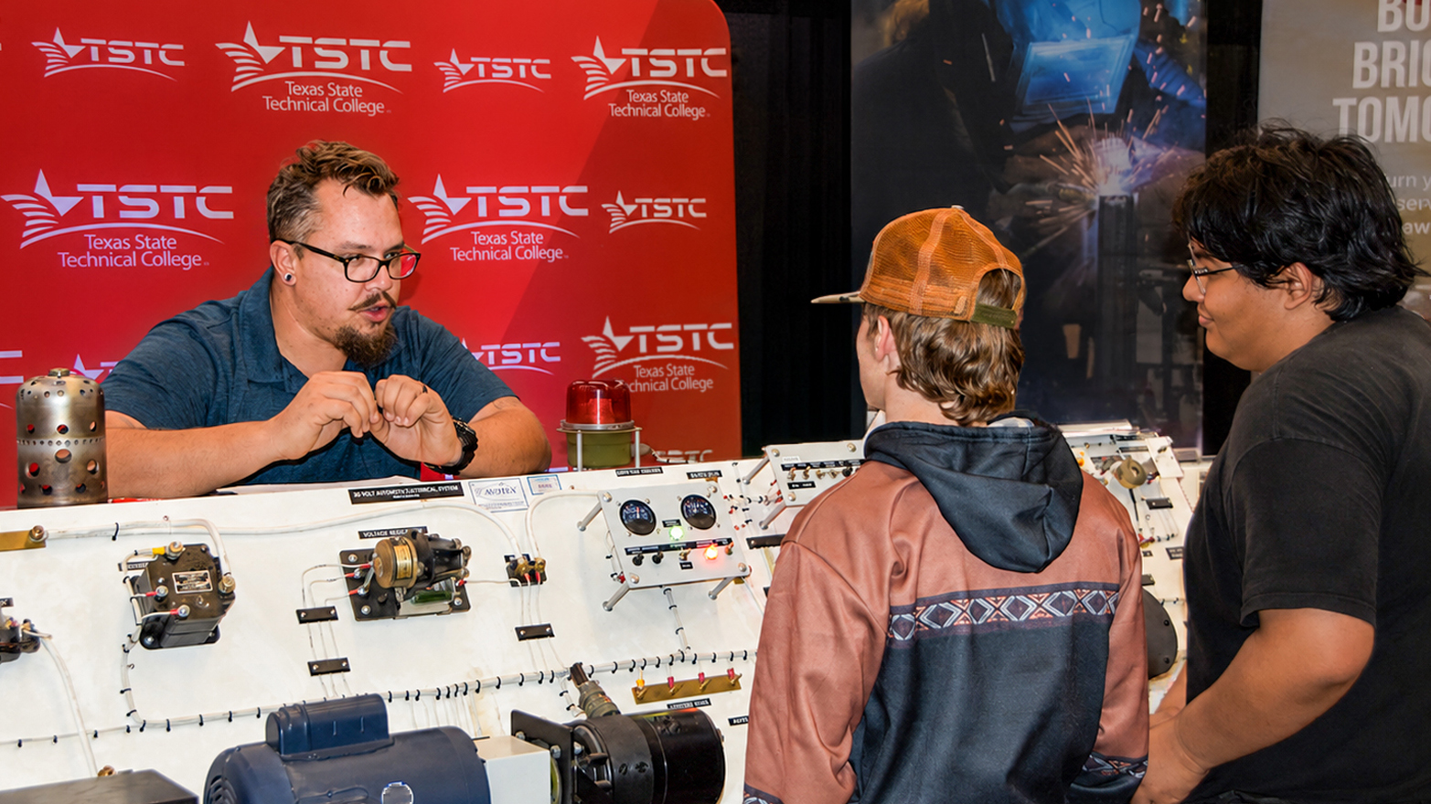 feature aviation03 2 - Featured | Flying High: TSTC Alumni Pay It Forward as Aviation Instructors
