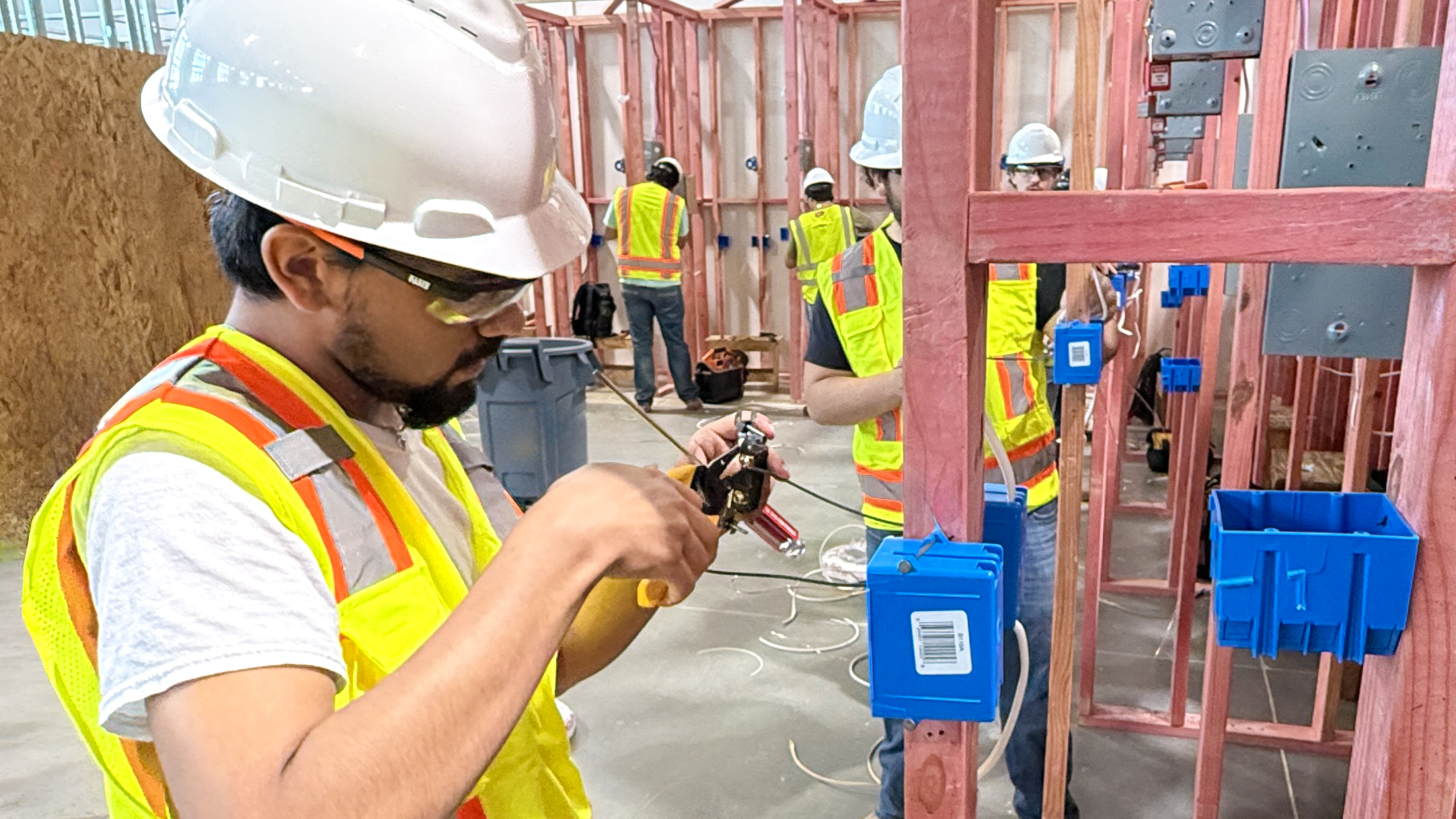 Featured | TSTC partners with TDLR to allow Electrical Construction graduates to sit for state exams feature elc31 - Featured | TSTC partners with TDLR to allow Electrical Construction graduates to sit for state exams